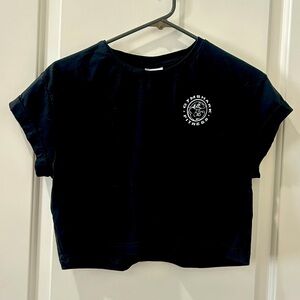 Gymshark black cropped t shirt. Size medium. EUC. Never worn.